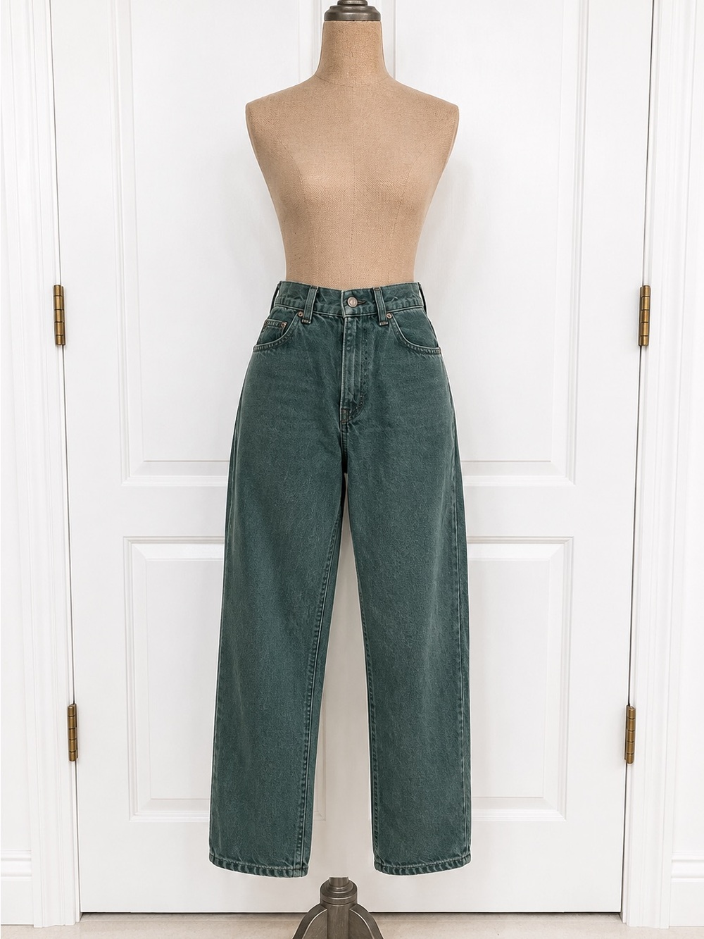 High-Rise Wide-Leg Levi’s in vintage green hue